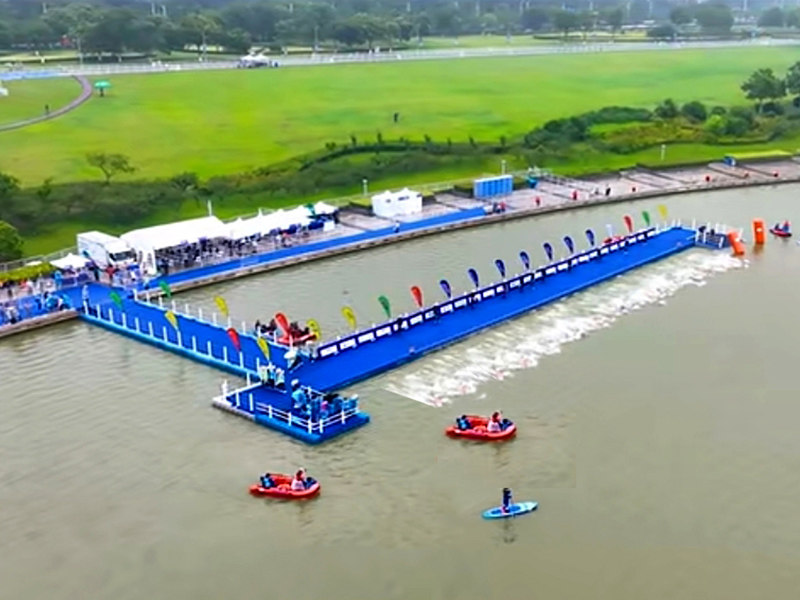 徐州鐵人三項(xiàng)浮橋平臺搭建 副本.jpg